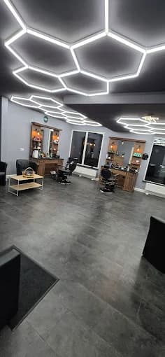 Friseur bei der Arbeit